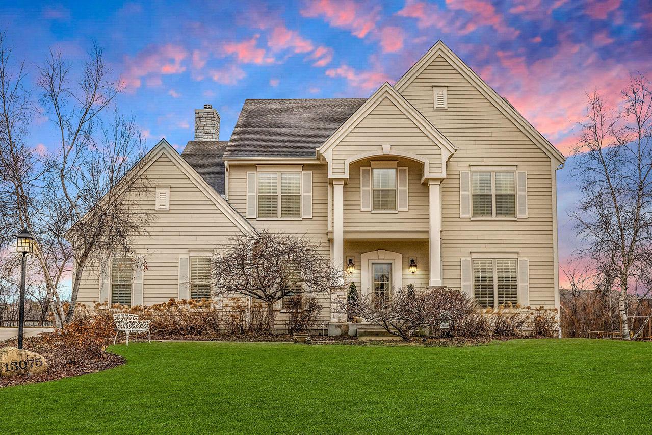 13075 W Longleaf Dr, New Berlin, WI 53151