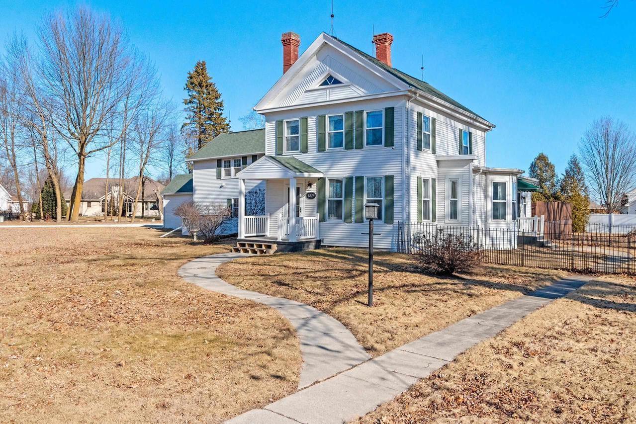4825 Broadway St, Manitowoc, WI 54220