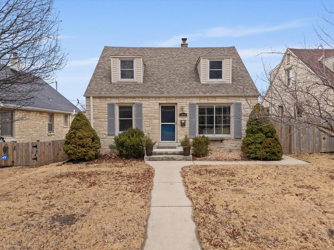 2416 S 59th St, West Allis, WI 53219
