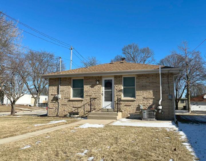 2359 S 94th St, West Allis, WI 53227