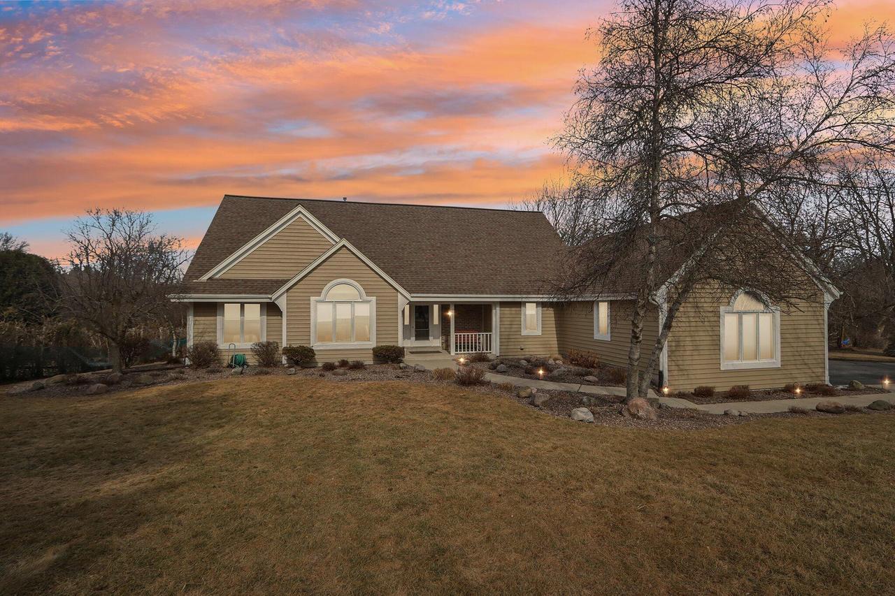 W302N1661 Crooked Creek, Delafield, WI 53072