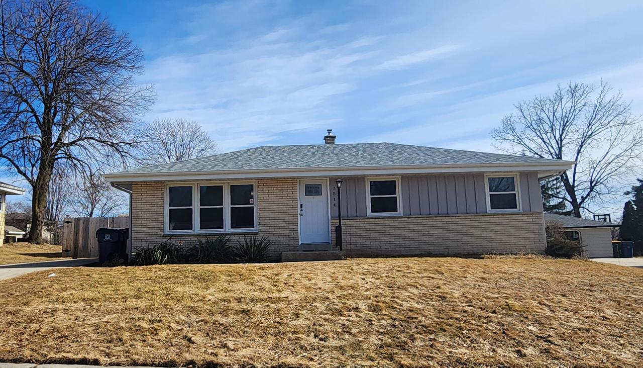 7514 S Lynhaven Dr, Oak Creek, WI 53154