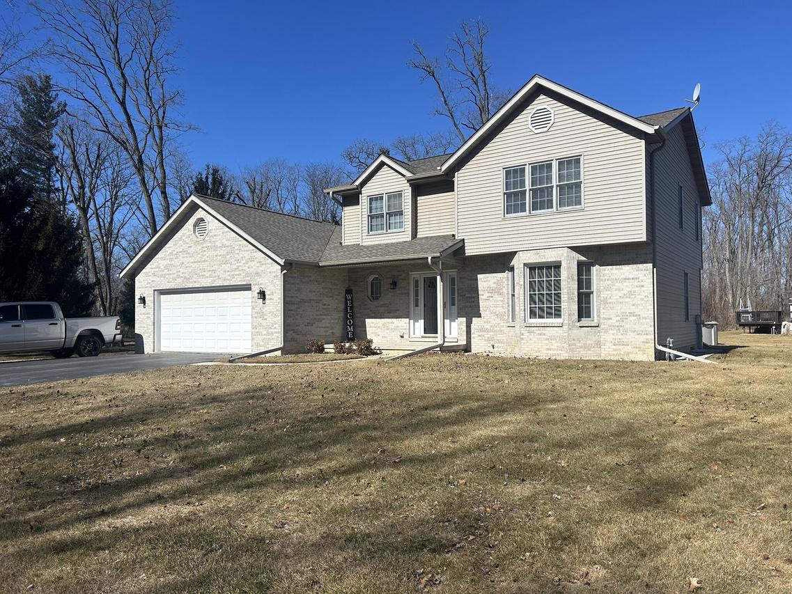 230 Maple St, Salem Lakes, WI 53170