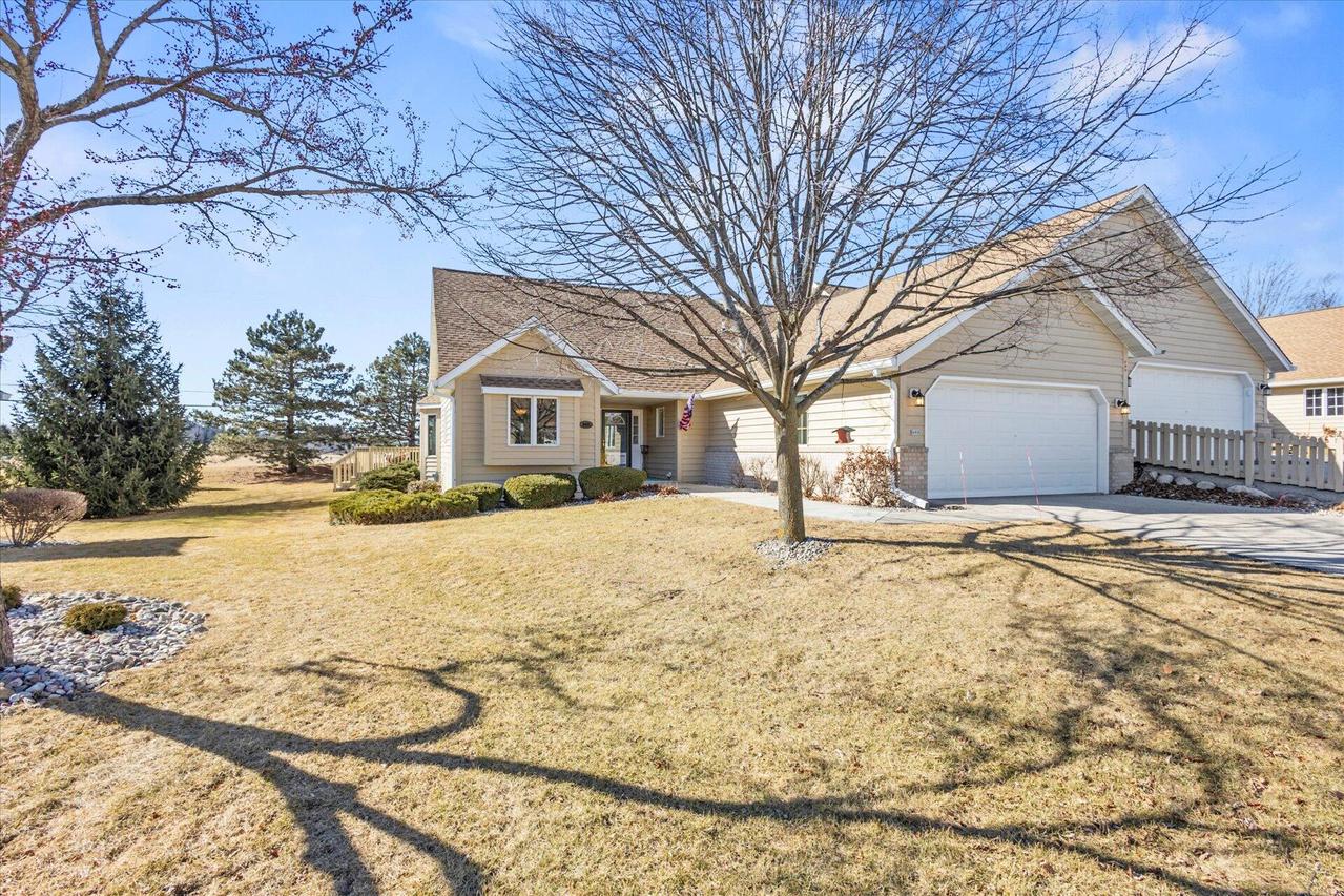 949 Spyglass Hill, Waterford, WI 53185