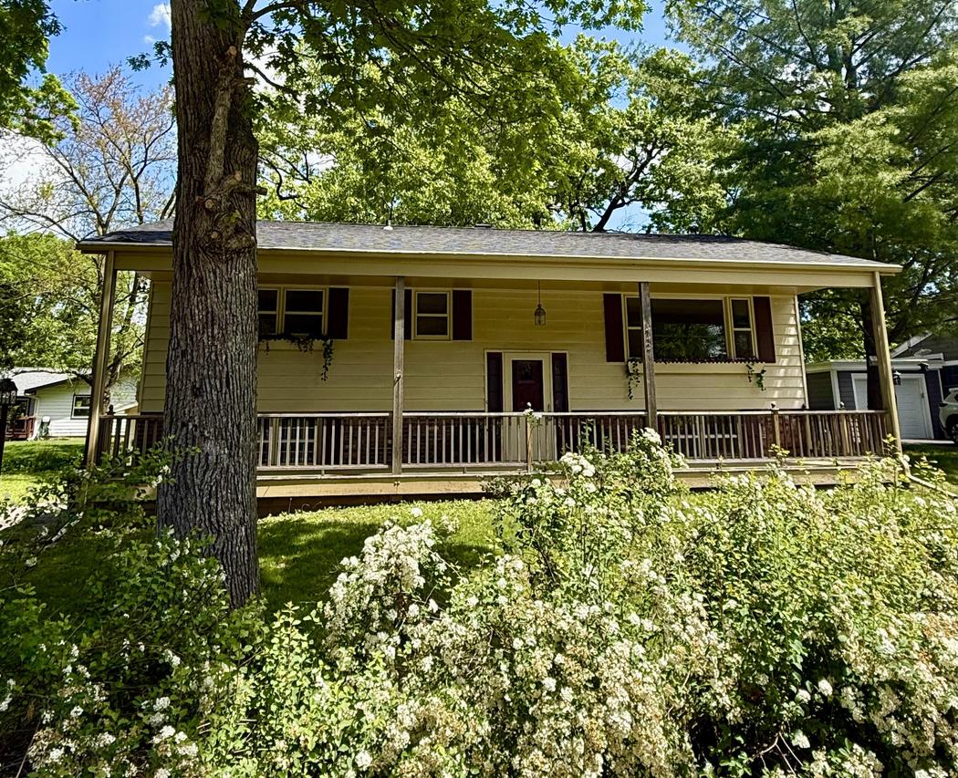 442 Forest Dr, Fontana, WI 53125