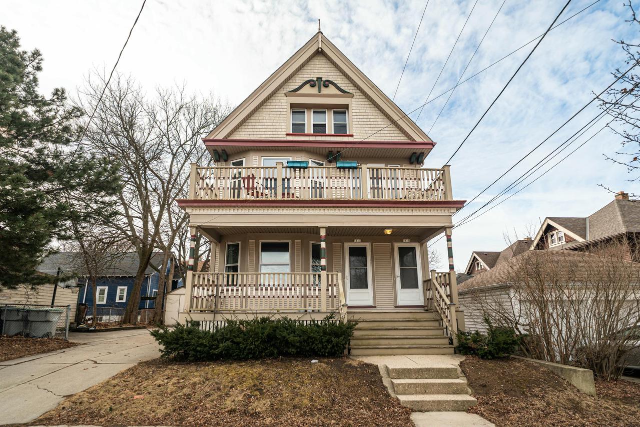 5613 W Lloyd St #5615, Milwaukee, WI 53208