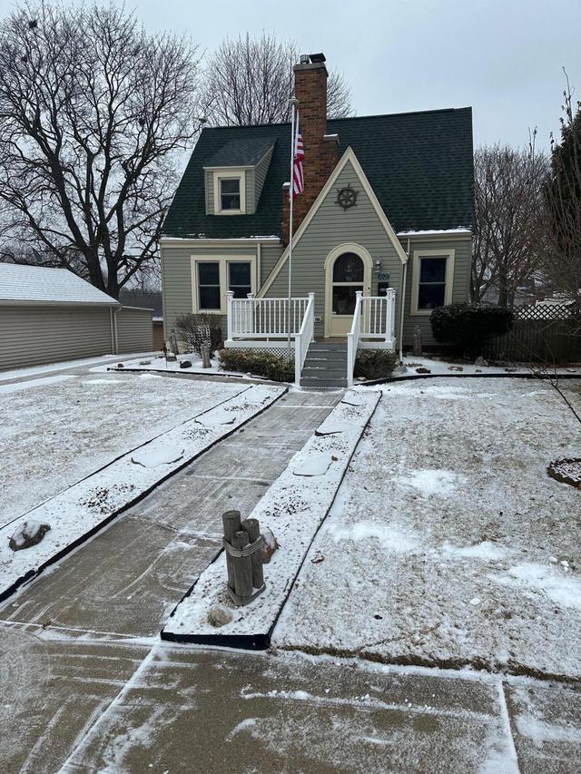 1021 N 8th St, Manitowoc, WI 54220