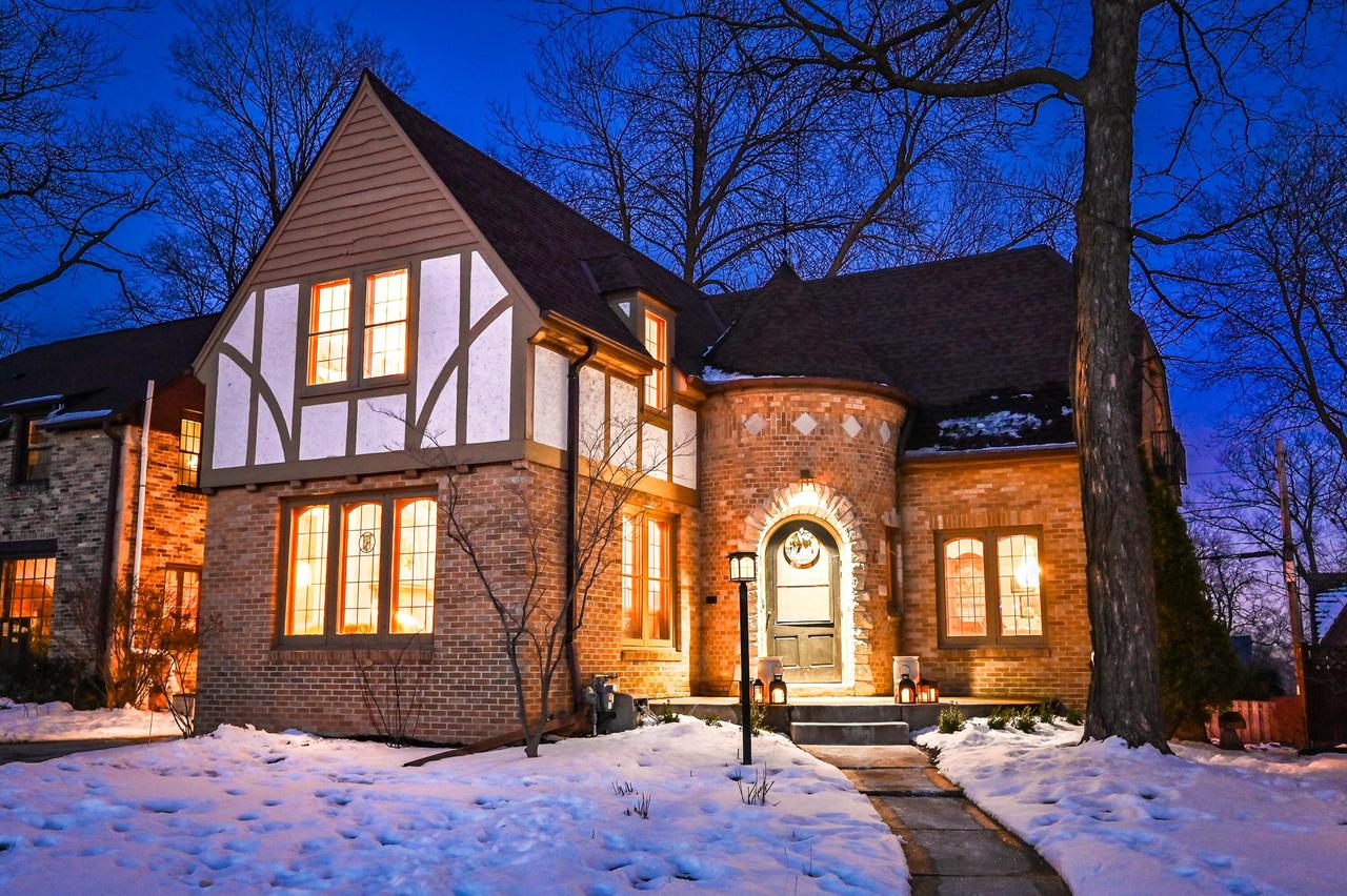 108 N 88th St, Wauwatosa, WI 53226