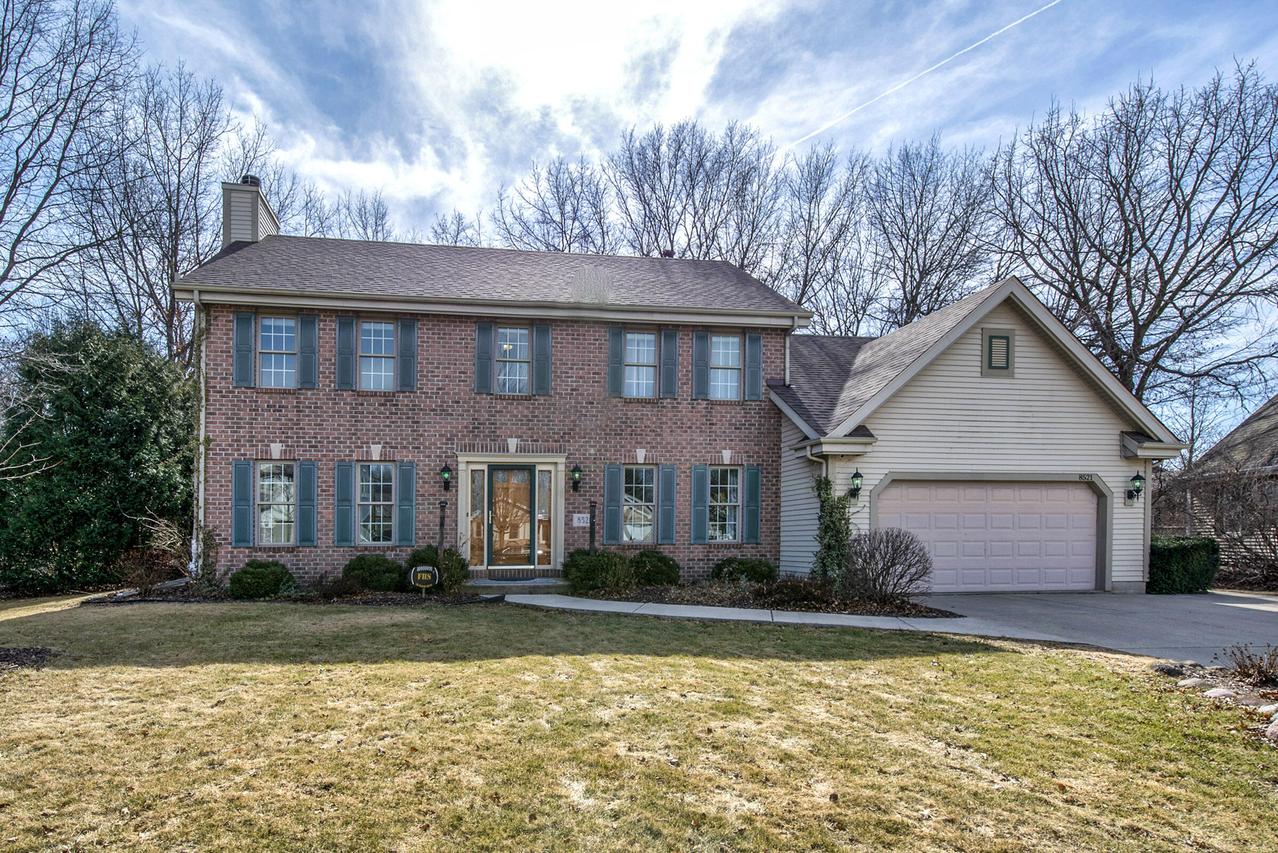 8521 W Redwing Dr, Franklin, WI 53132