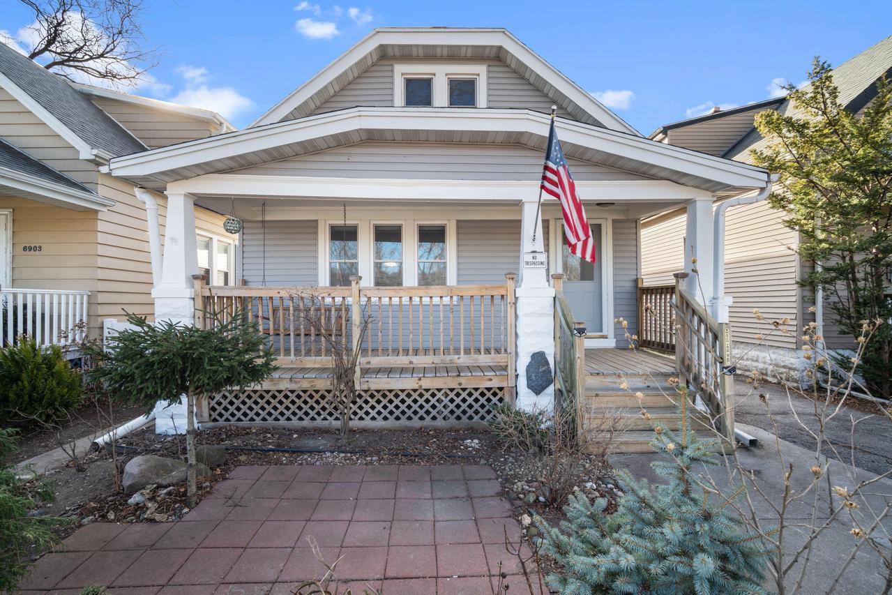 6907 Harvey Ave, Wauwatosa, WI 53213