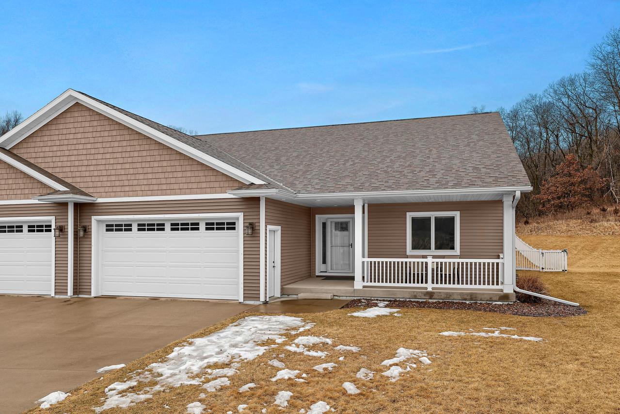 W6449 Oakwood Cir, Onalaska, WI 54636