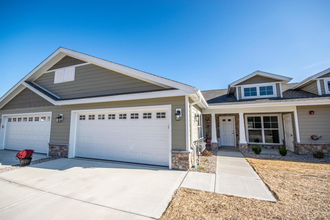 1063 Anchor Ave, West Bend, WI 53095