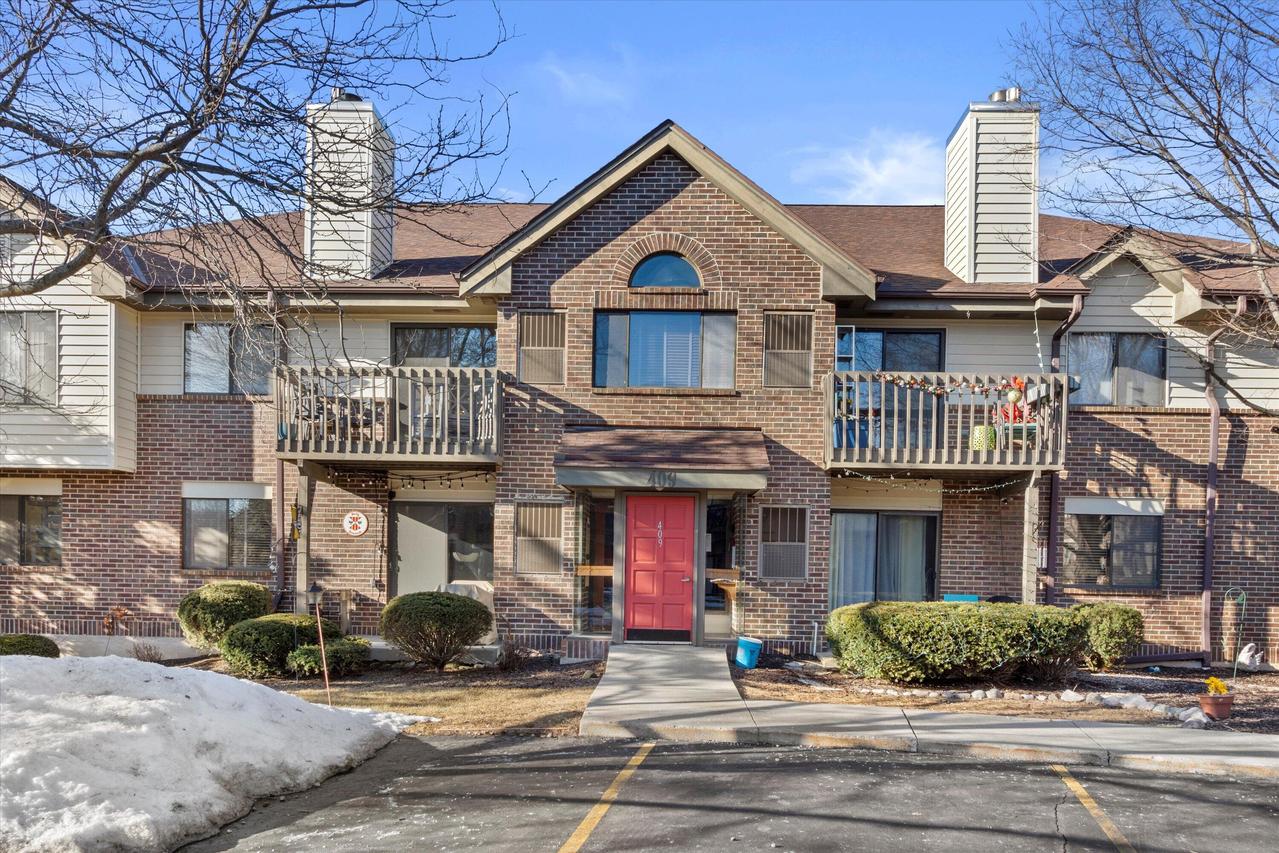409 N Main St #A, Thiensville, WI 53092