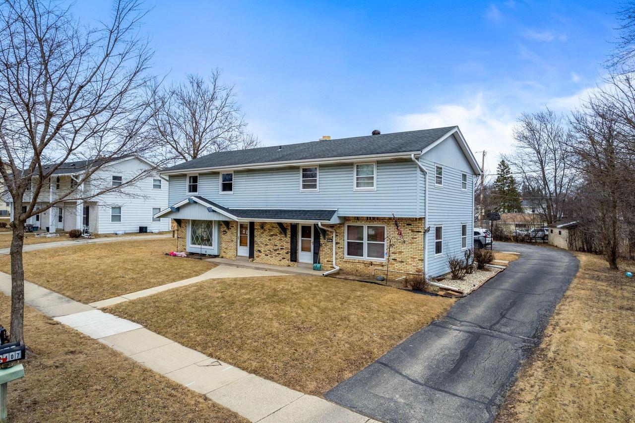 2407 Saratoga Rd, Waukesha, WI 53186