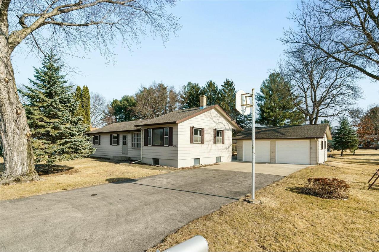 297 Walnut Dr, Onalaska, WI 54650