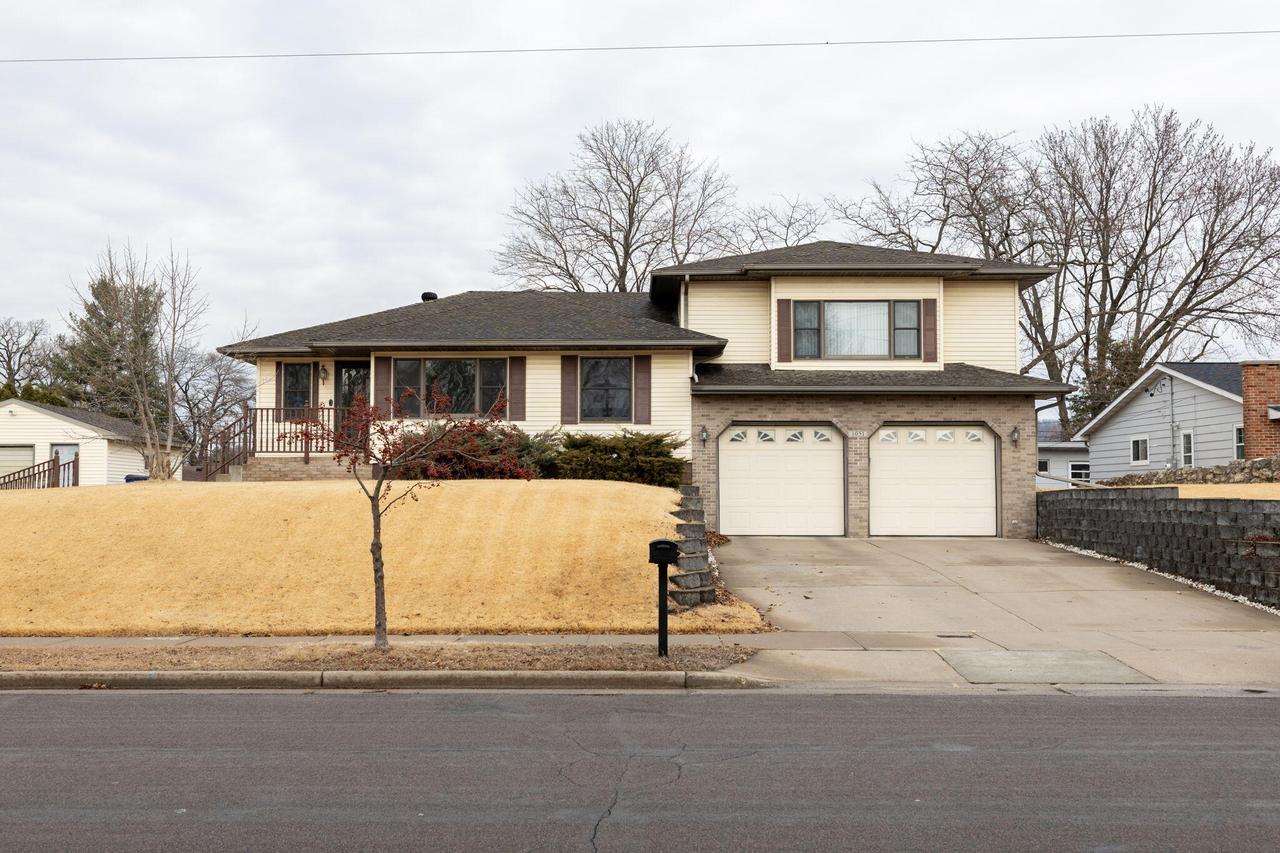 1051 Wilson St, Onalaska, WI 54650