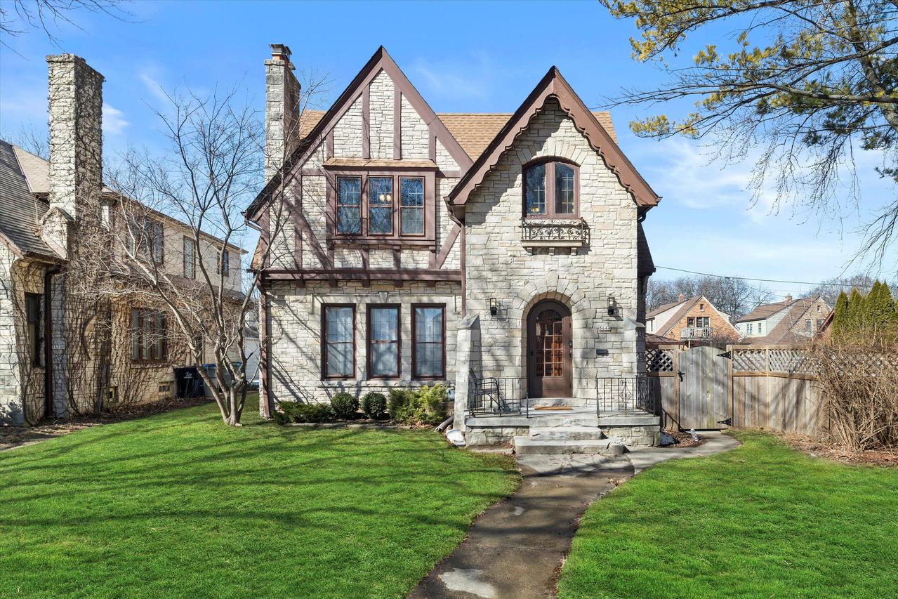 5644 W Roosevelt Dr, Milwaukee, WI 53216