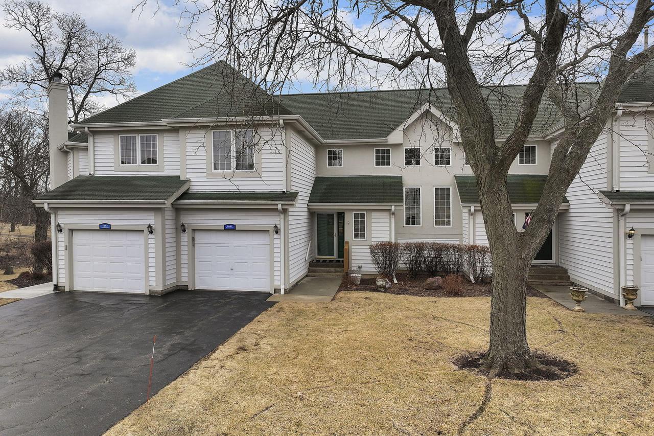 1691 Woodland Cir #12-30, Geneva, WI 53147
