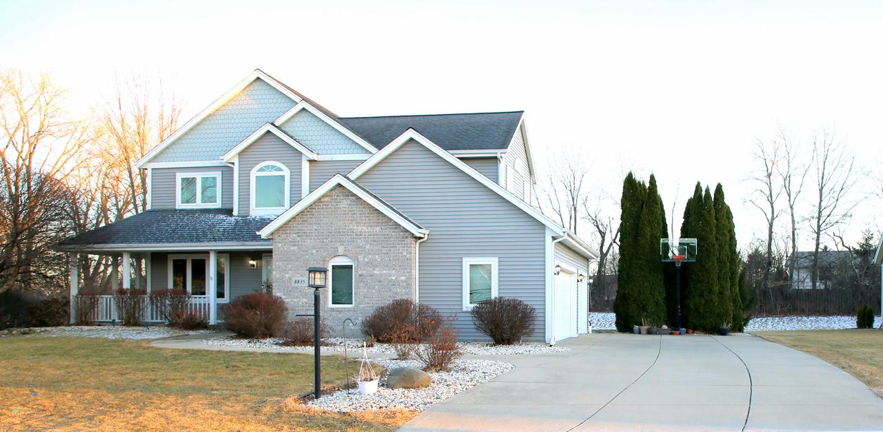 8835 W Silverwood Ct, Franklin, WI 53132