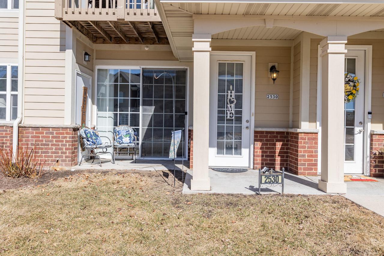 2530 W Colonial Woods Dr, Oak Creek, WI 53154