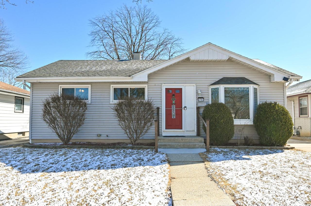 6784 S 17th St, Milwaukee, WI 53221