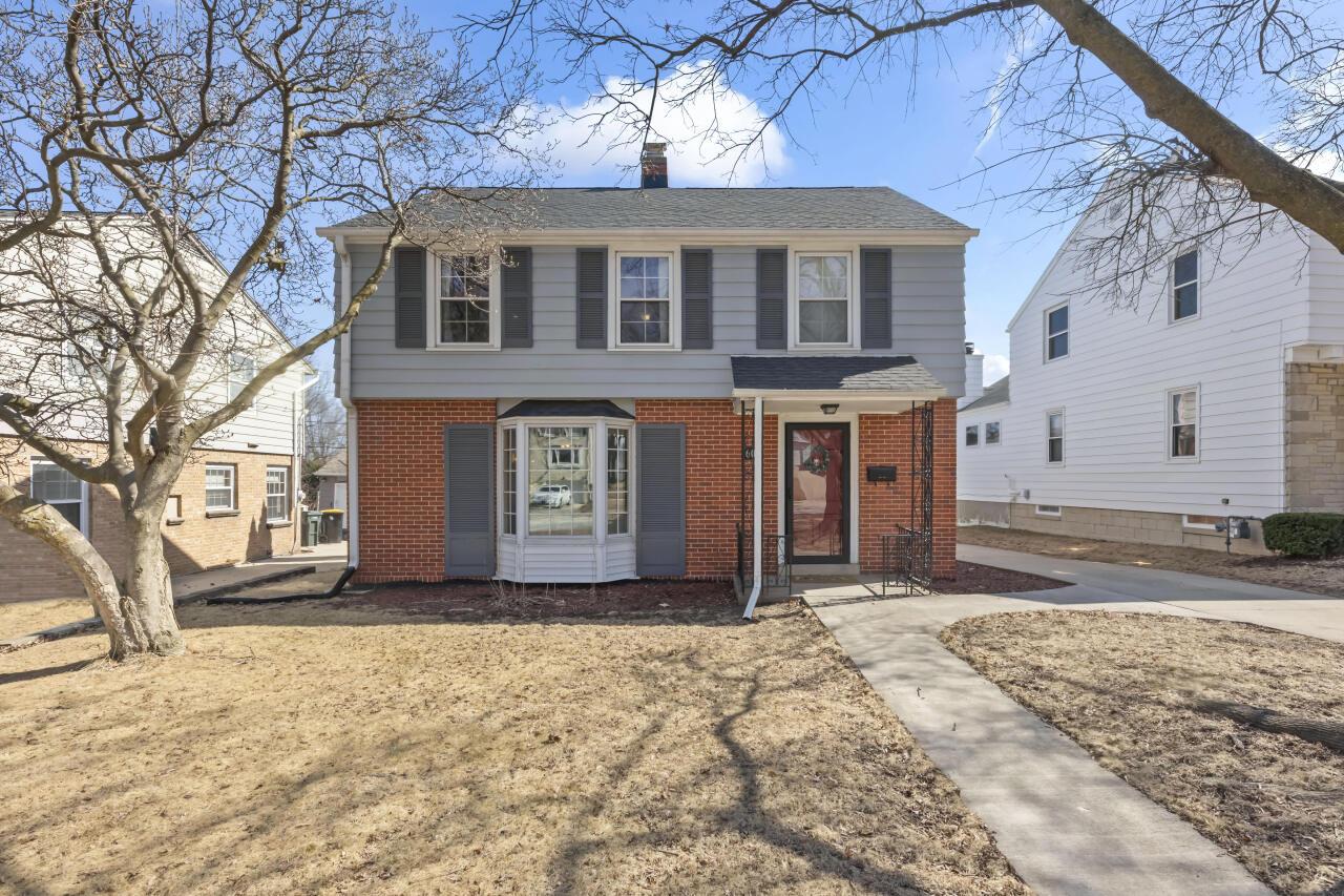604 Pleasant View, Wauwatosa, WI 53226