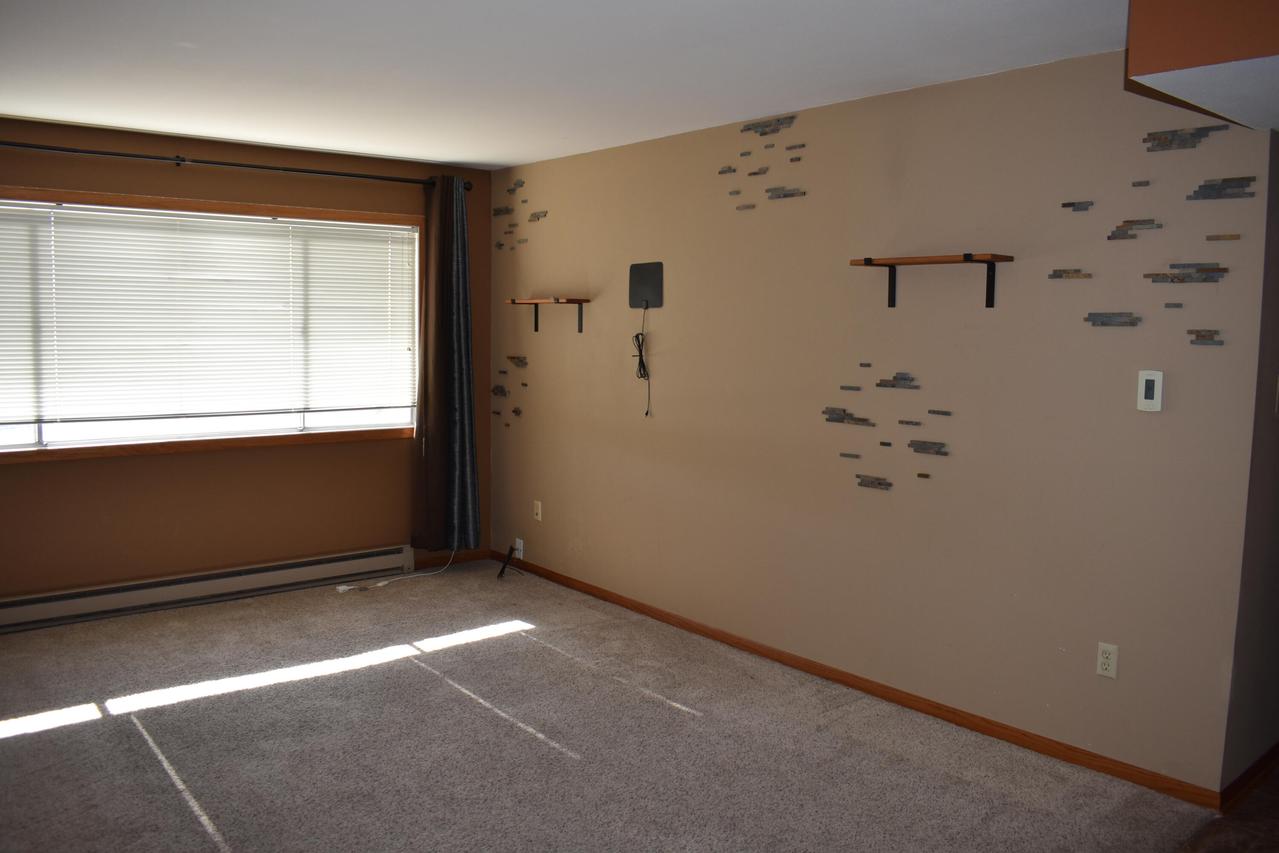 10464 W Whitnall Edge Dr #101, Franklin, WI 53132