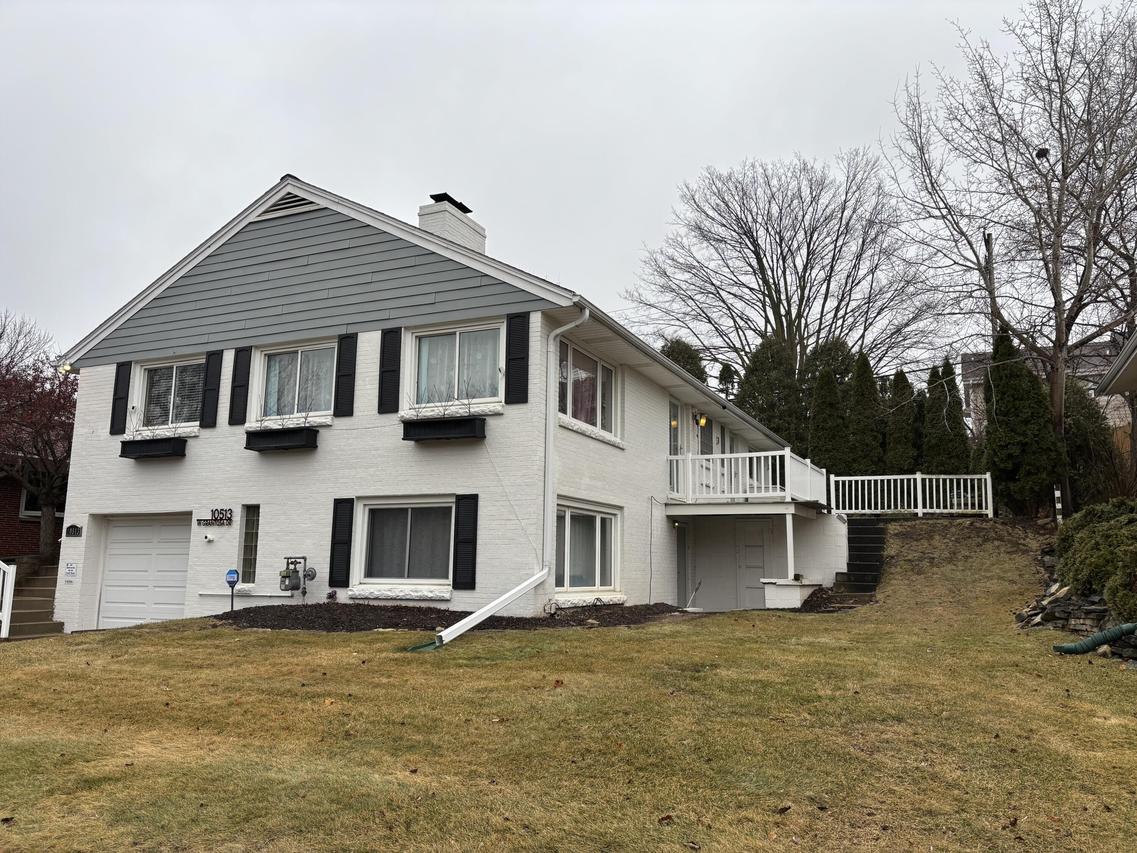 10513 W Grantosa Dr, Wauwatosa, WI 53222
