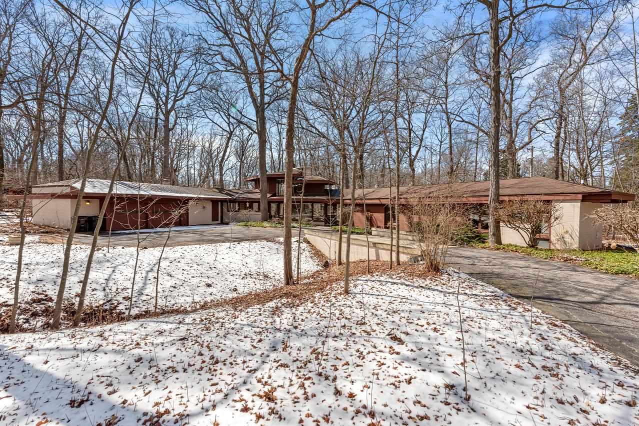 6855 N Elm Tree Rd, Glendale, WI 53217