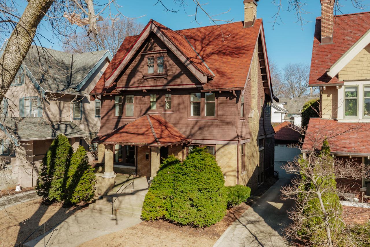 3028 N Hackett Ave, Milwaukee, WI 53211