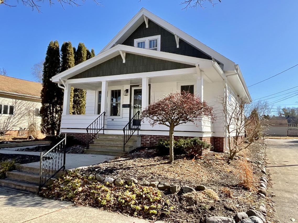 921 Logan Ave, Sheboygan, WI 53083