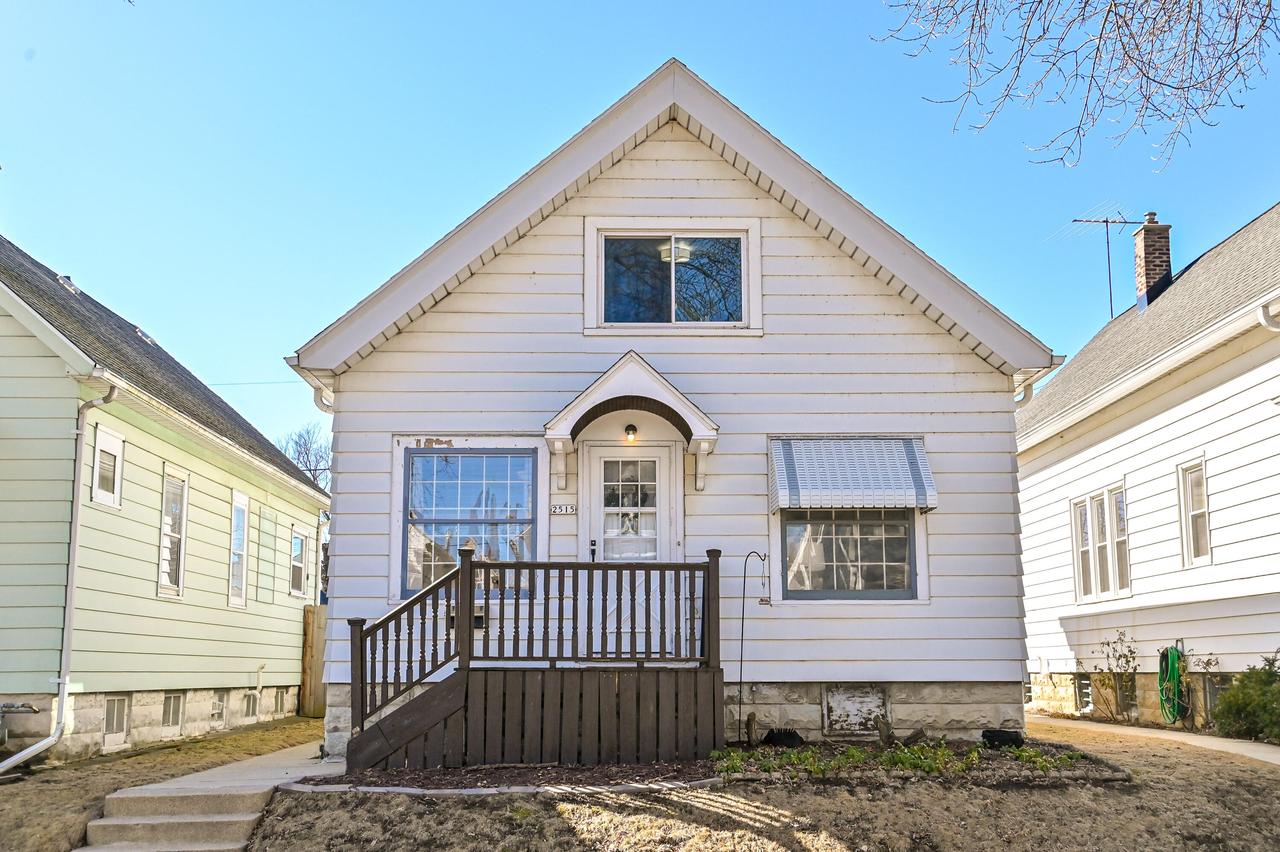2515 S Burrell St, Milwaukee, WI 53207