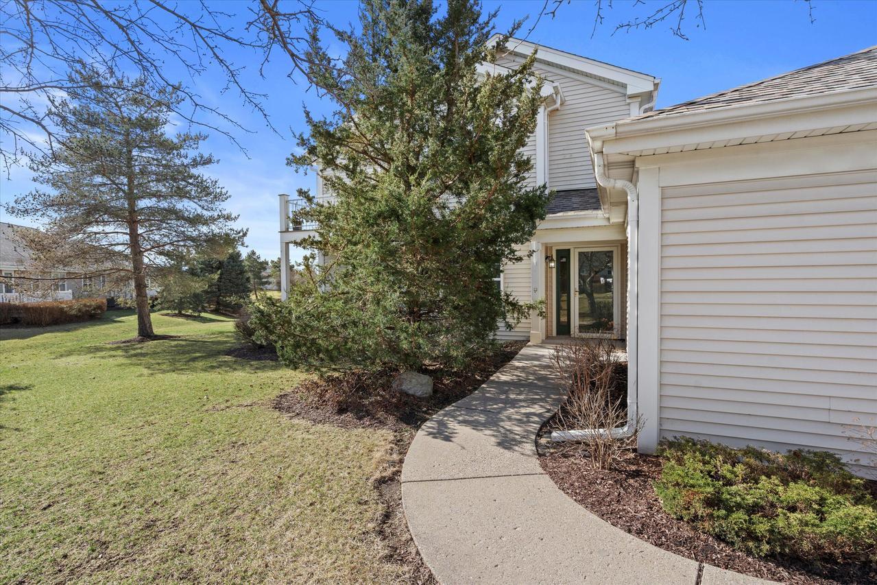 615 Park Dr, Waterford, WI 53185