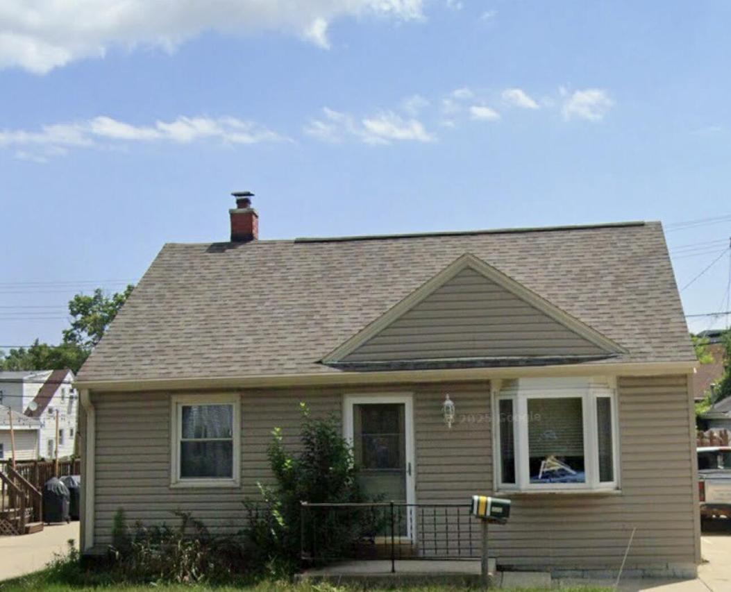 1126 S 110th St, West Allis, WI 53214