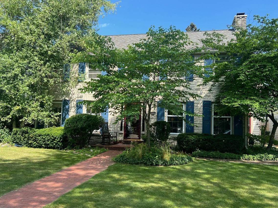 5572 N Diversey Blvd, Whitefish Bay, WI 53217