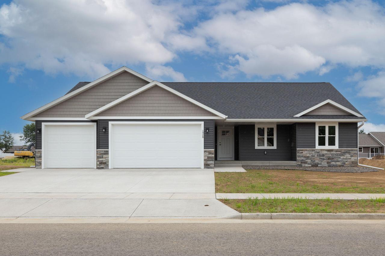 1928 Arches Dr, Holmen, WI 54636