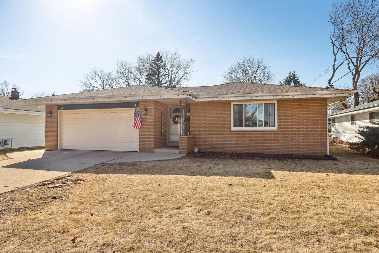 6037 S 19th St, Milwaukee, WI 53221