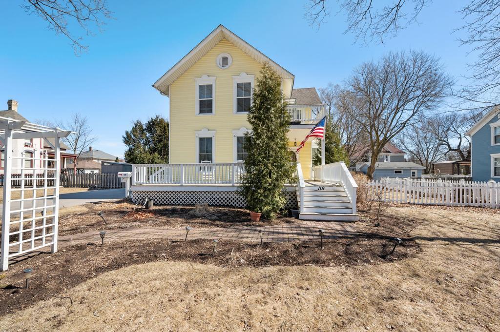 119 S Washington St, Elkhorn, WI 53121