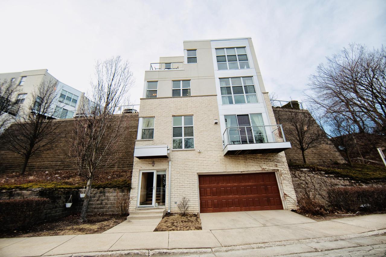 2175 N Riverboat Rd, Milwaukee, WI 53212