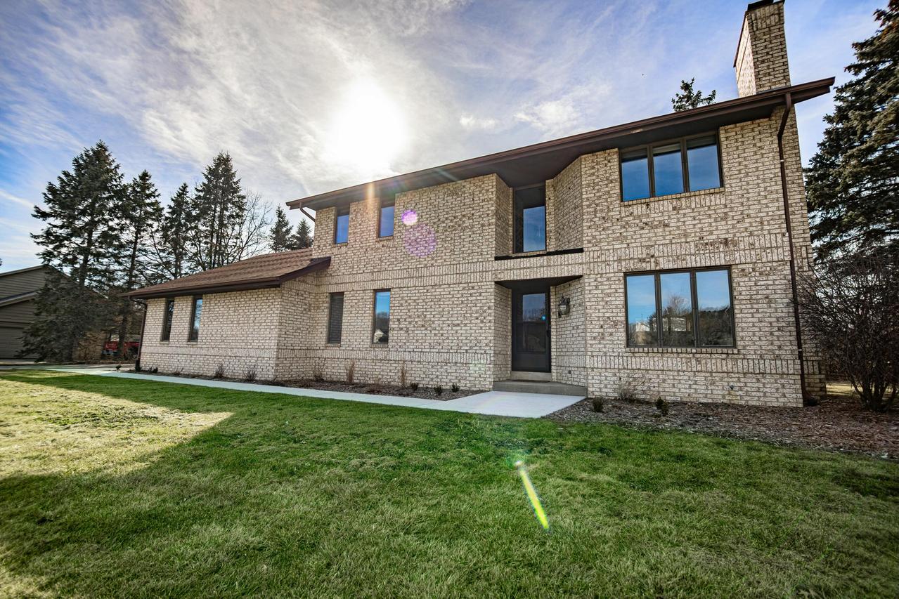 3330 Fenceline Rd, Caledonia, WI 53126