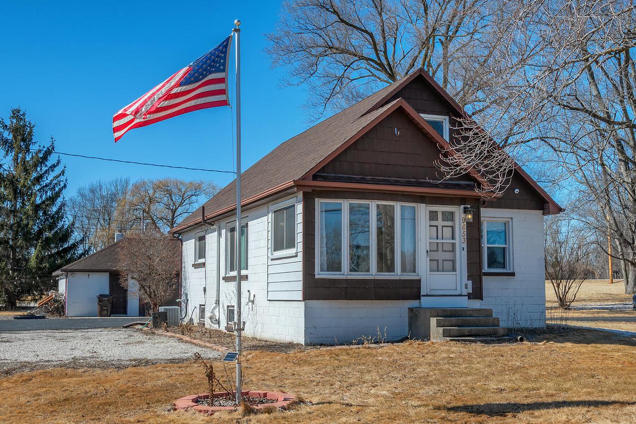 9653 W St Martins Rd, Franklin, WI 53132