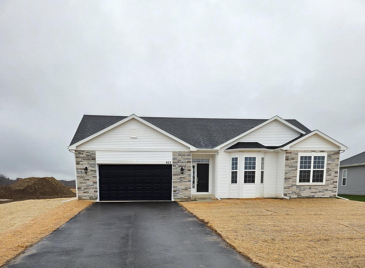 411 Canterbury Ct, Williams Bay, WI 53191