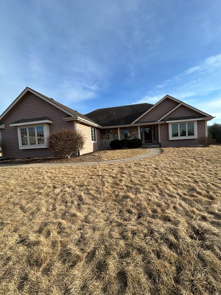 W315S8993 Gena Dr, Mukwonago, WI 53149