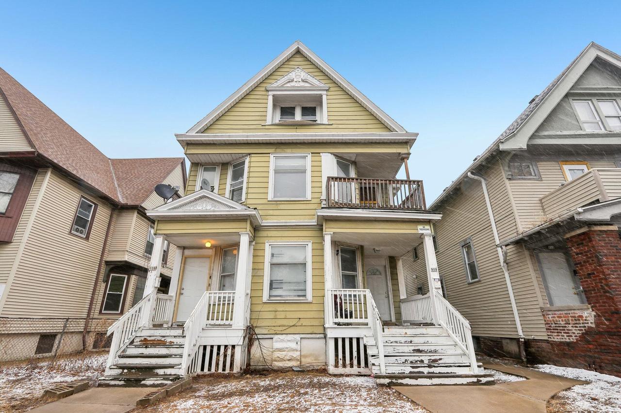 906 S 25th St #908, Milwaukee, WI 53204