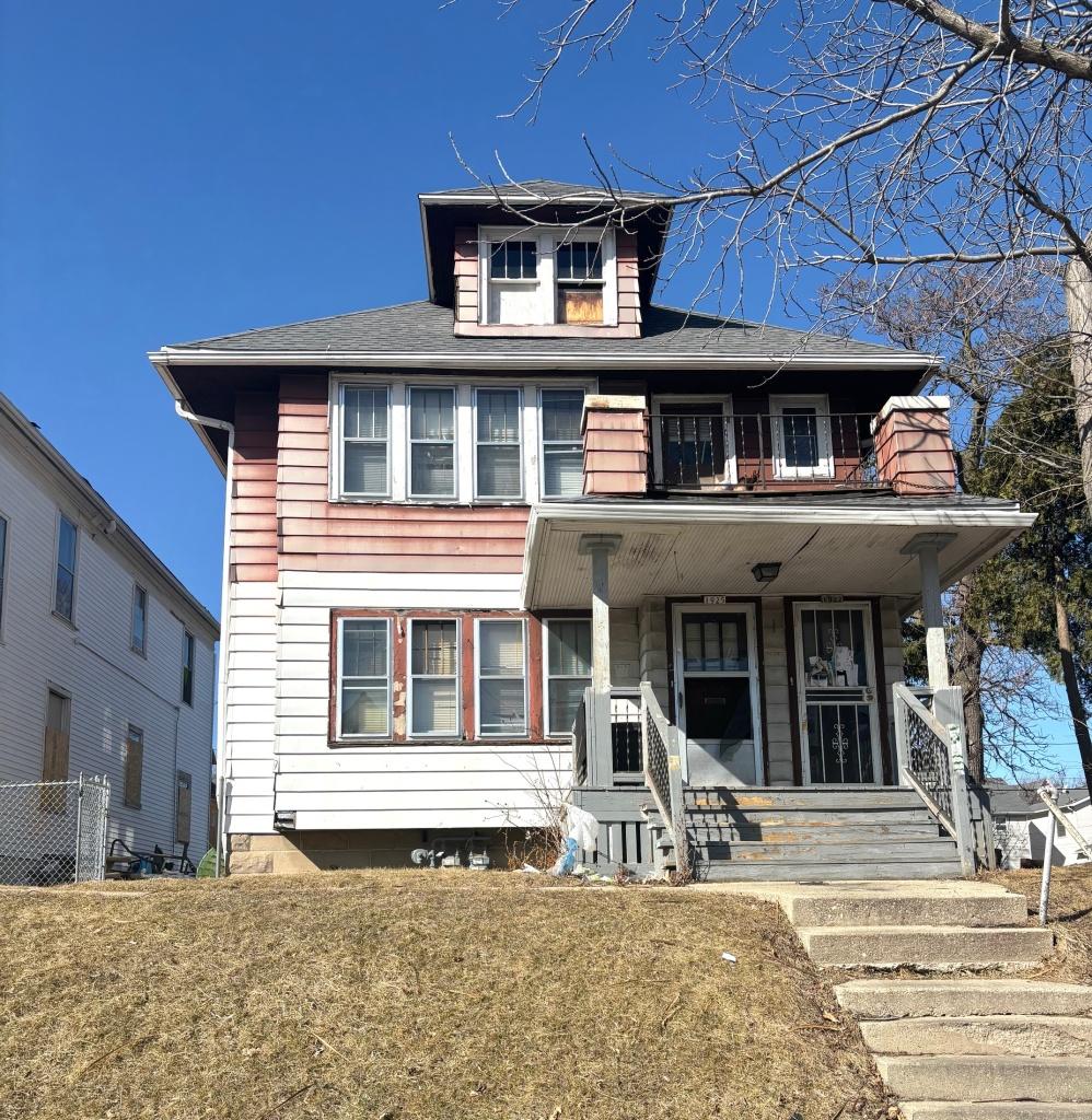 1925 N 27th St #1927, Milwaukee, WI 53208