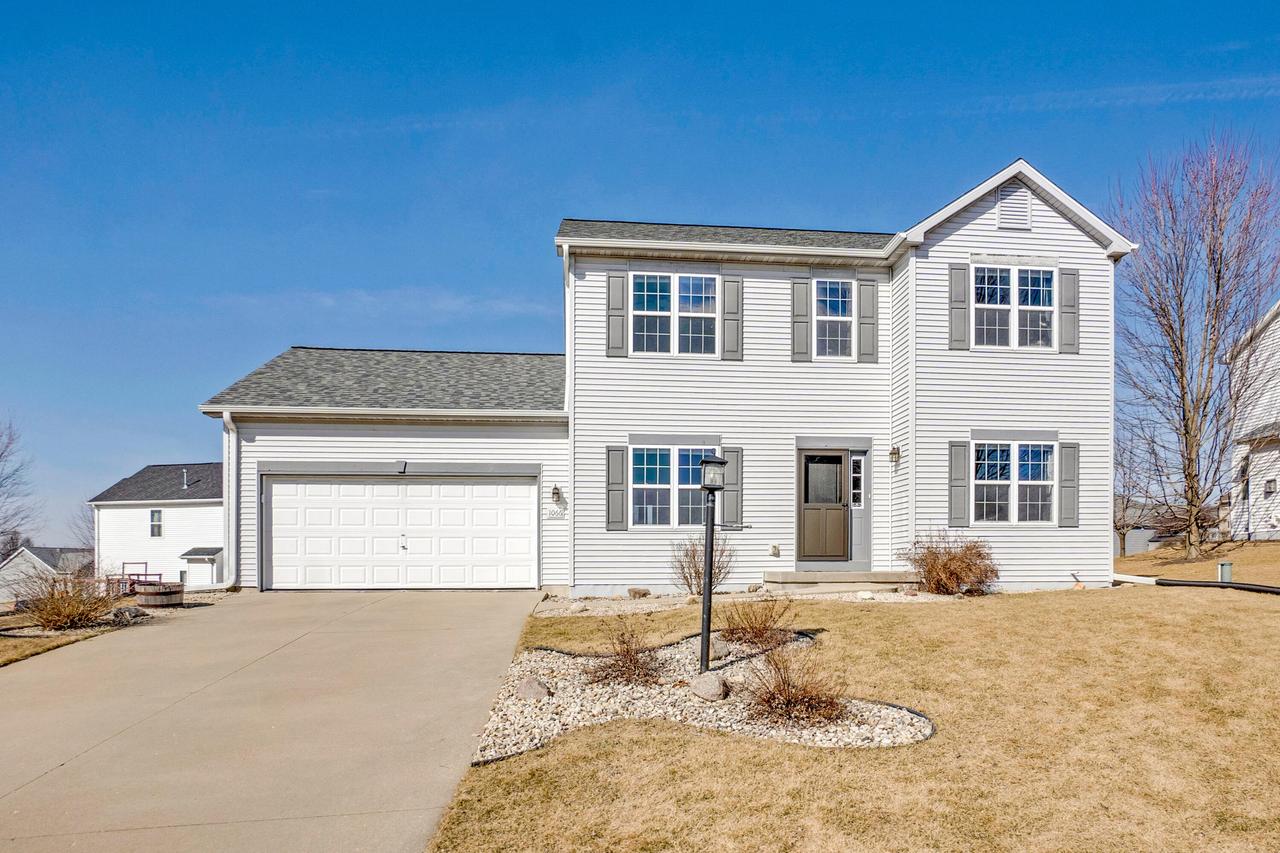 W1066 Snowyowl Ln, Ixonia, WI 53036