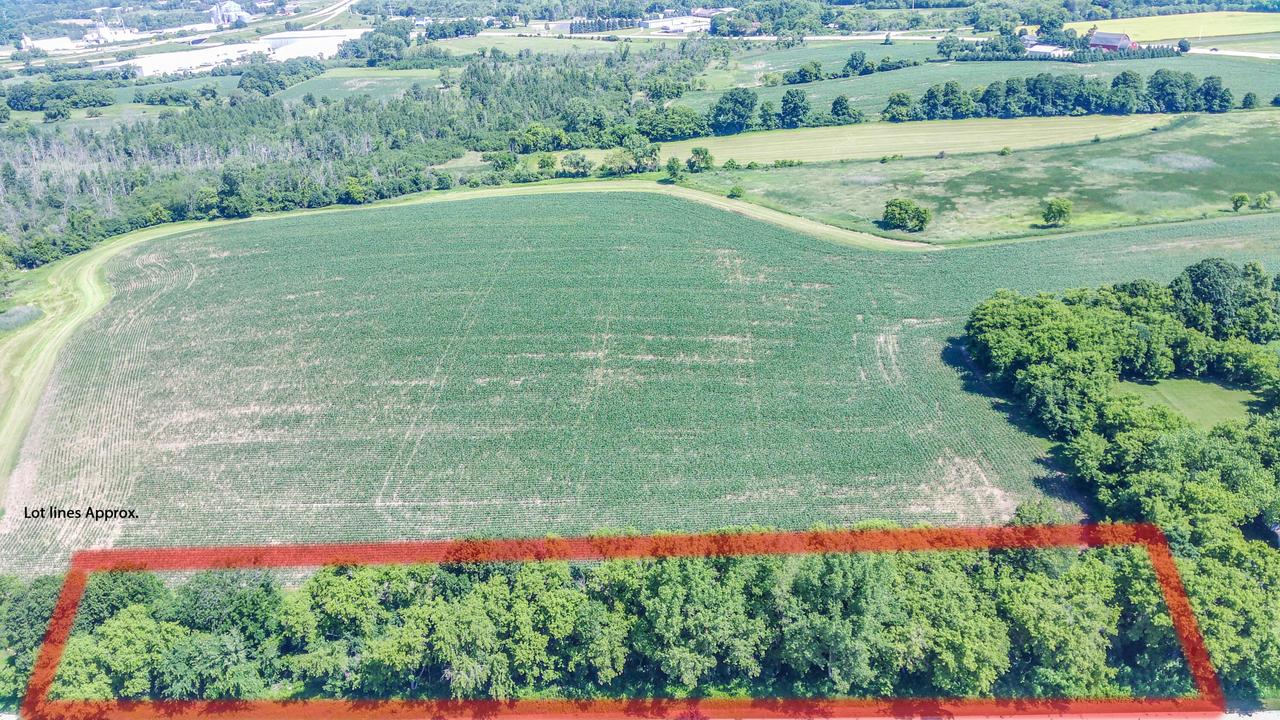 1600 Patricia Dr, West Bend, WI 53095