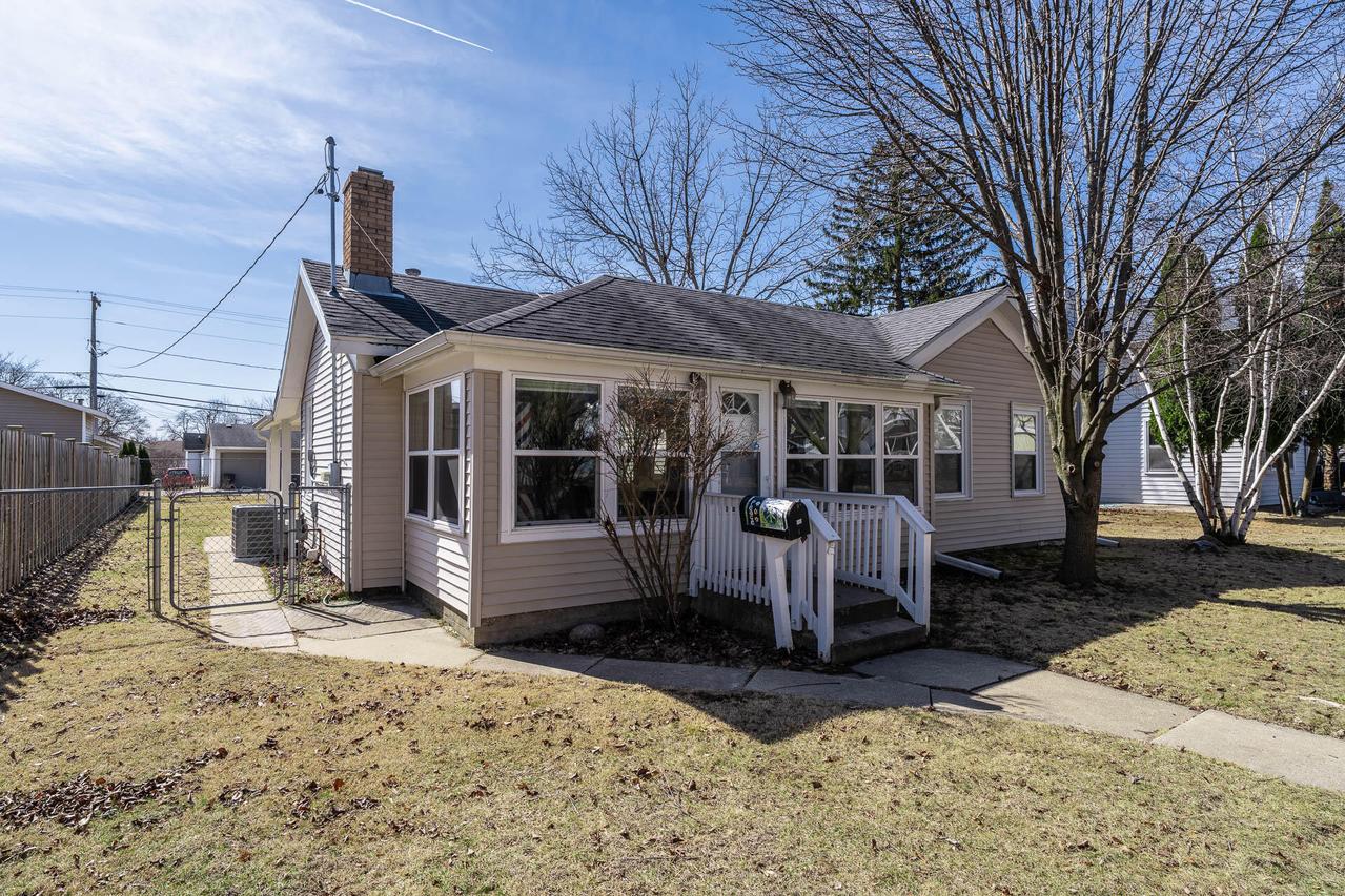 950 Henry St, Lake Geneva, WI 53147