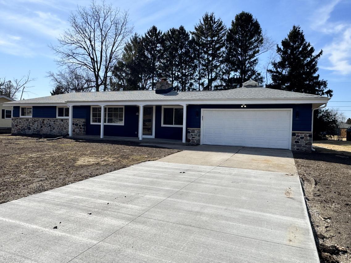 6137 S 121st St, Hales Corners, WI 53130