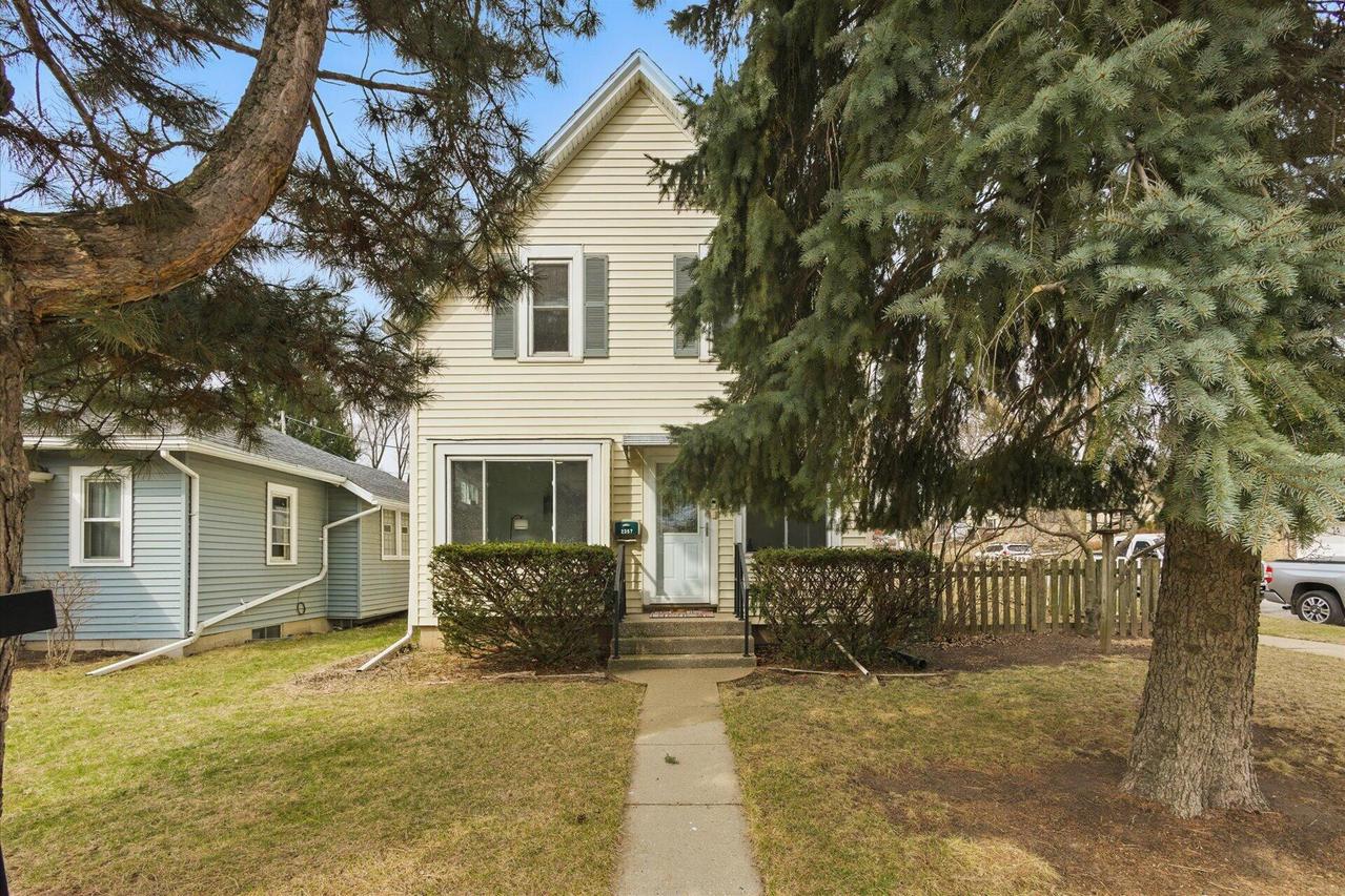 2357 S 92nd St, West Allis, WI 53227
